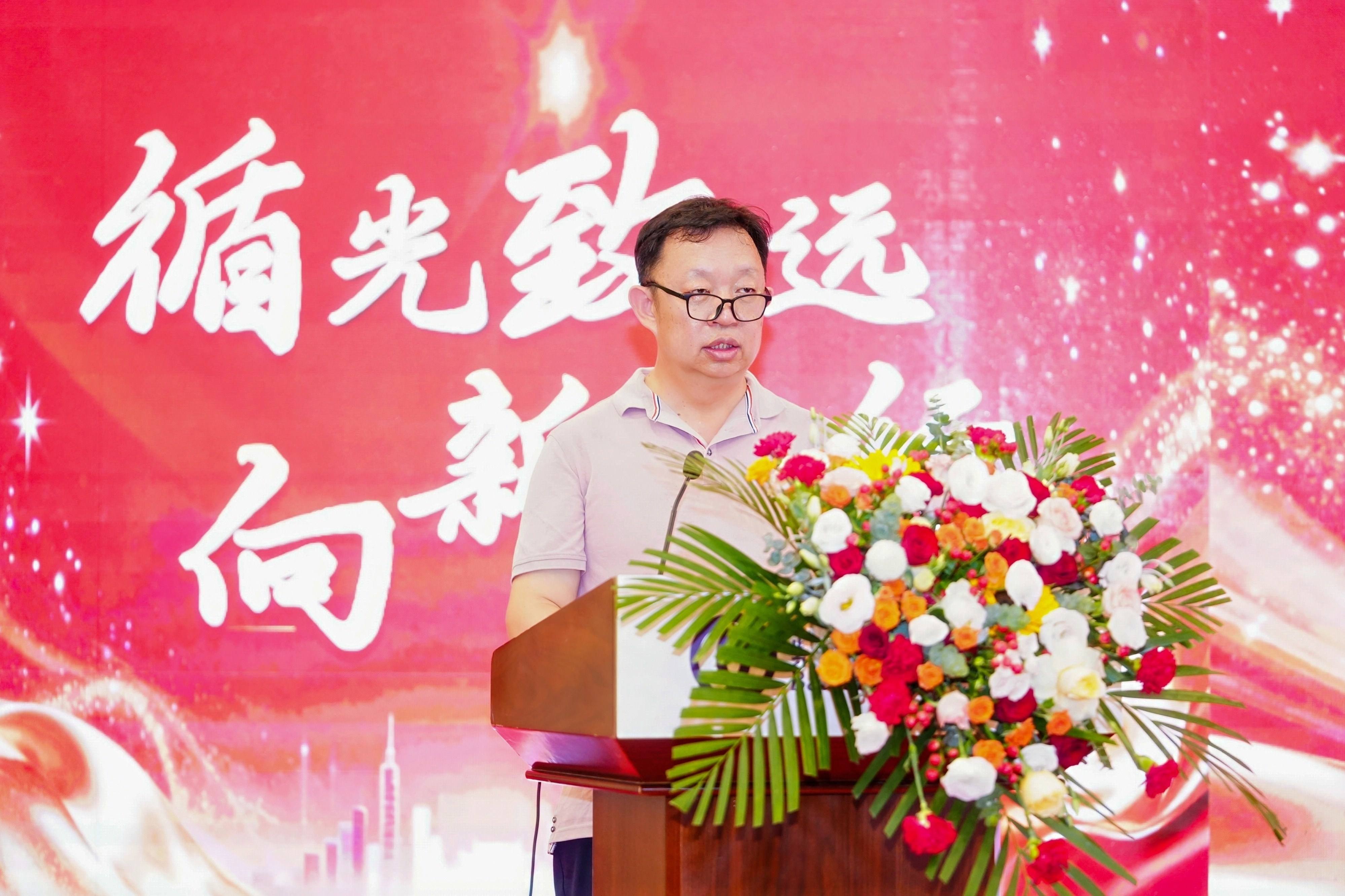 张总致辞.jpg